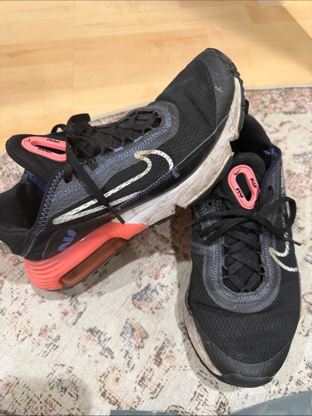 Nike Women's Black and Coral/Pink Athletic Sneakers